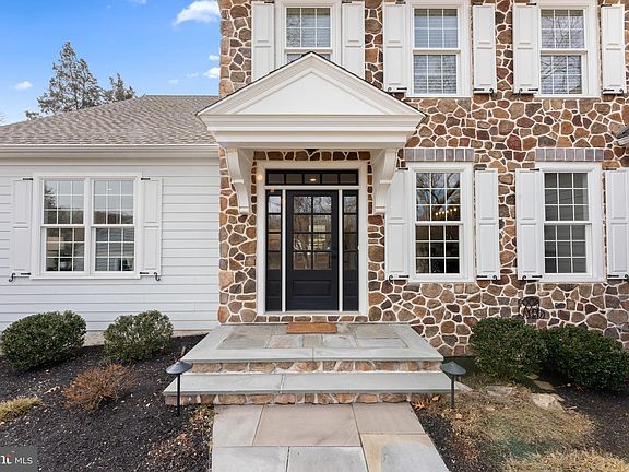 5th image of 909 Sorrell Hill Dr