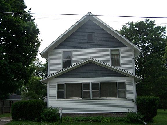 3rd image of 715 N East St