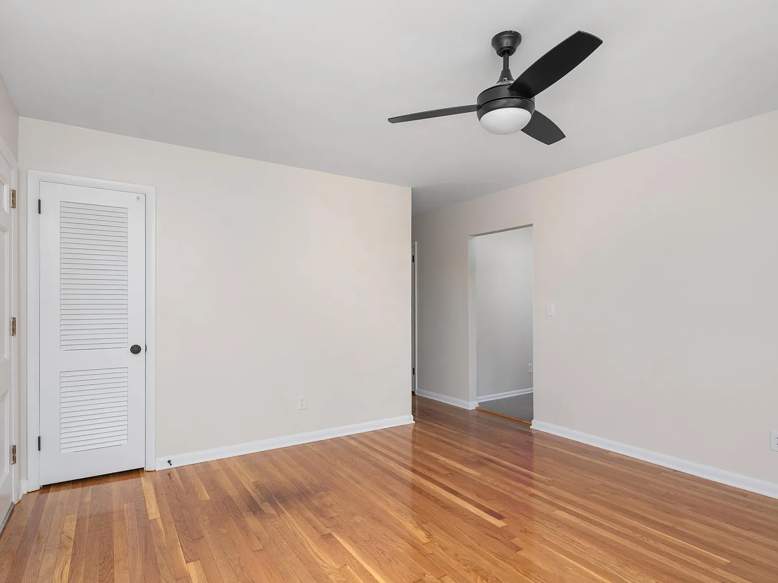 3 bed, 1025 sqft, $1,900 — Photo 4