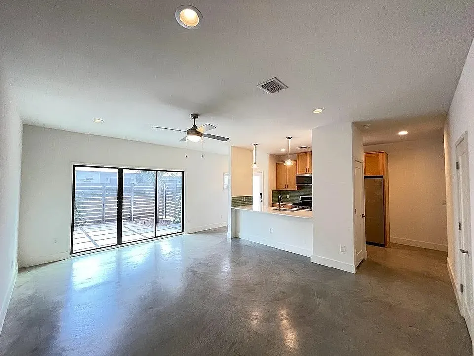 2101 Montopolis Dr #20