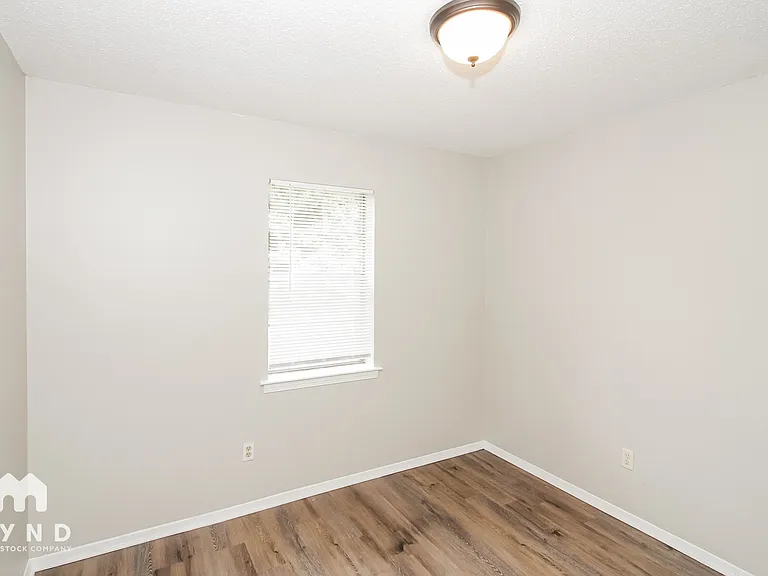 6875 Embassy Cir — Photo 12