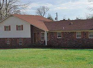 18 Hawthorne Ln, Fayetteville, TN 37334