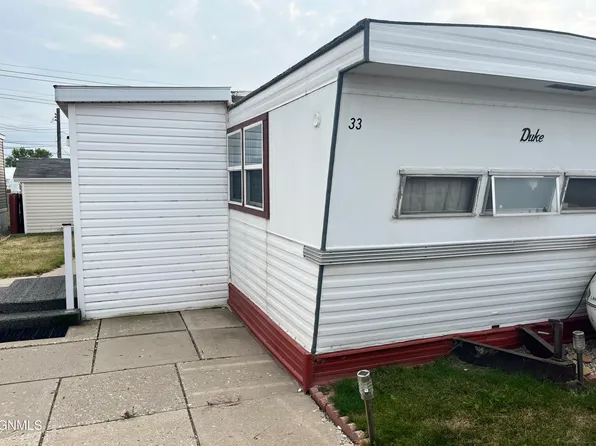33 Eastside Trailer Ct, Jamestown, ND 58401