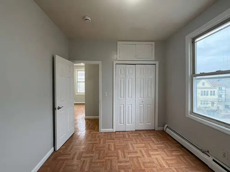 675 Kennedy Blvd #6A — Photo 4
