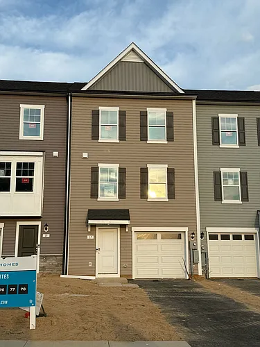 17 Bolingbroke Way Photo 1