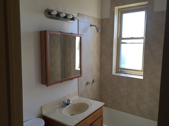 4th image of 1431 S Avers Ave APT 3R