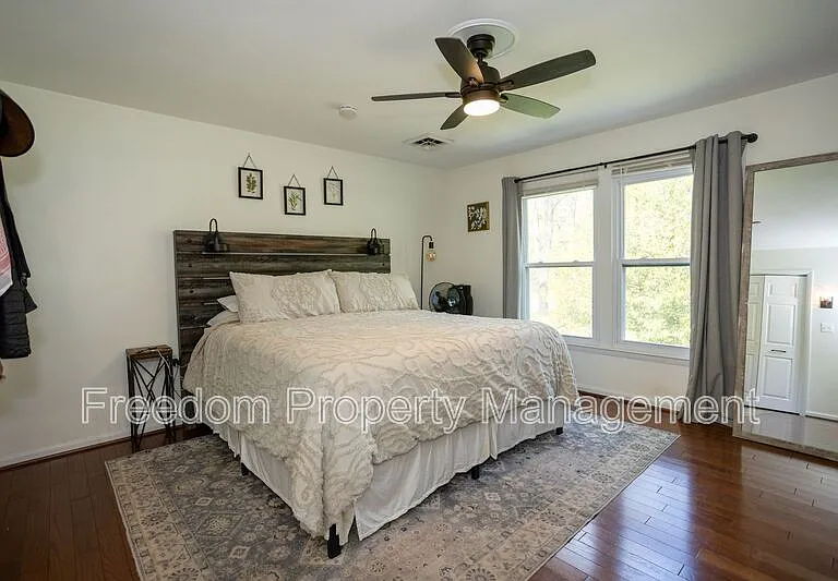 6197 Edwards Dr — Photo 23