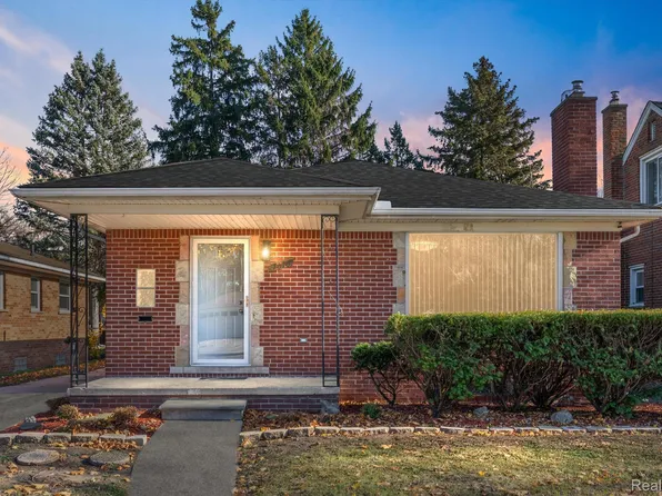 7610 W Grayfield St, Dearborn Heights, MI 48127