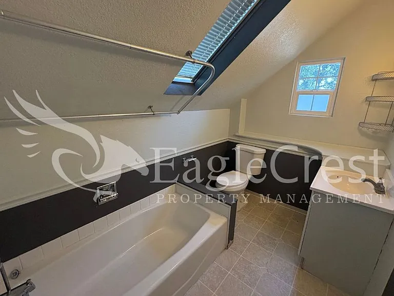 613 Locust St — Photo 34
