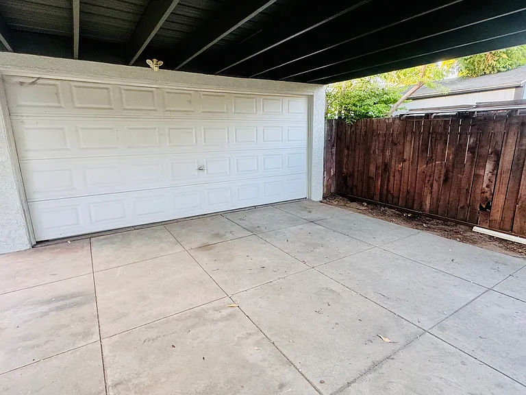 230 W 30th St — Photo 11