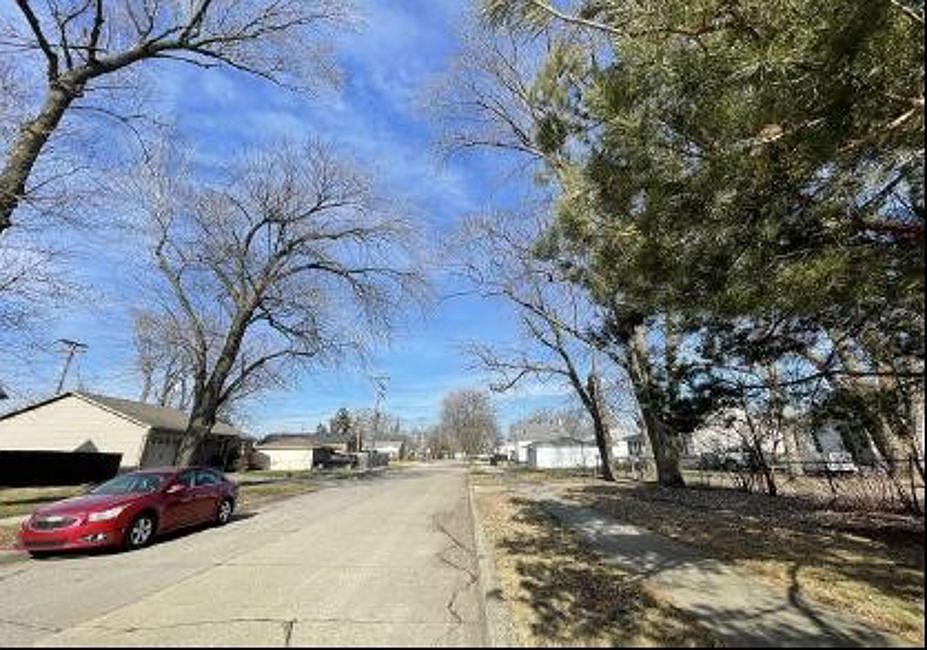 Exterior Neighborhood (street photo)