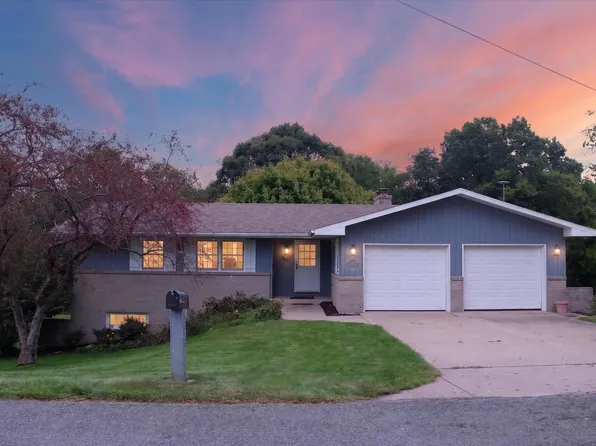 1755 Horizon Dr, Ionia, MI 48846