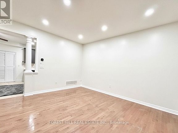 4th image of 38 Crystalview Cres