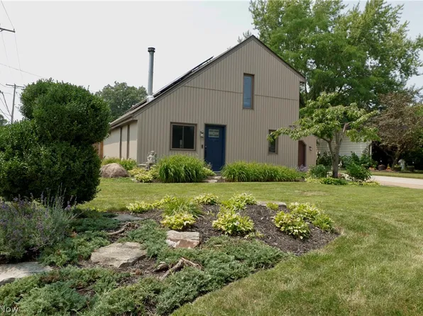 788 Idlewood Ave, Sheffield Lake, OH 44054
