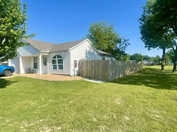 121 E Veterans Pkwy, Rogers, AR 72756