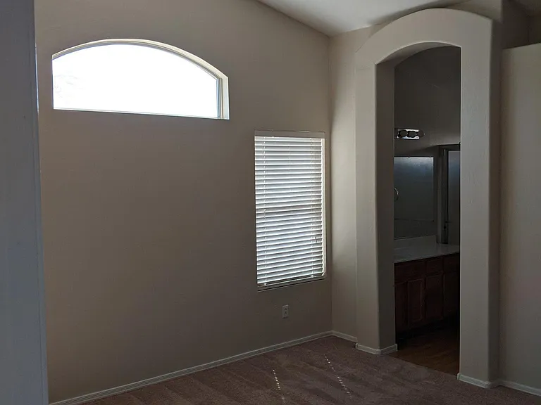1942 E Aire Libre Ave — Photo 16
