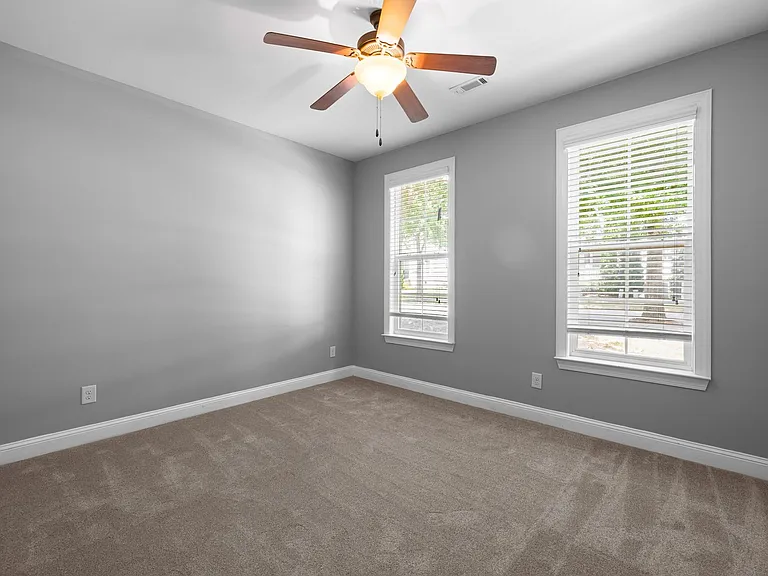 175 Colonial Ct — Photo 13