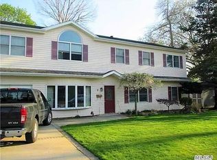 8 Chicago Ave FL 2ND, Massapequa, NY 11758