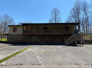 8512 S Mountain Rd, Pound, VA 24279
