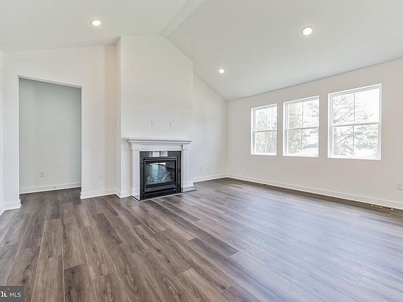 5th image of 43 Frisco Dr