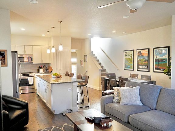 living/kitchen/dining