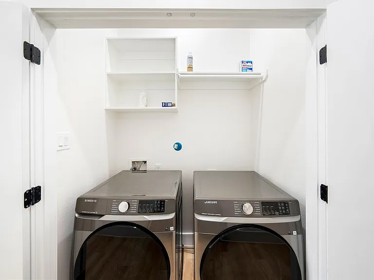3008 Delano St — Photo 22