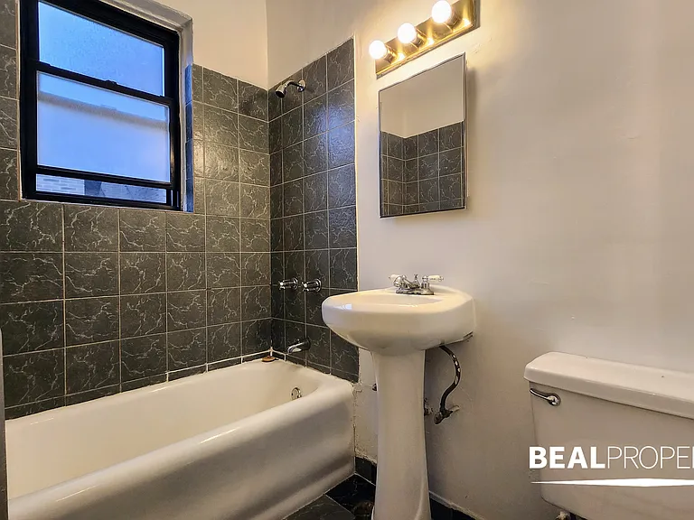 4851 North Damen — Photo 25