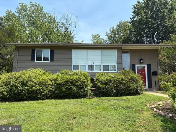 4957 Regina Dr, Annandale, VA 22003