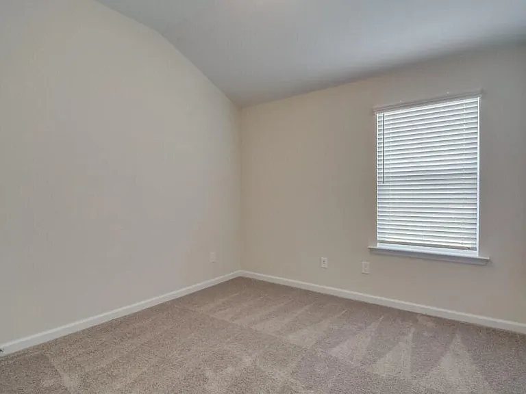 305 Norwich Dr — Photo 27