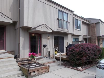 1460 Oakbrook E, Rochester, MI, 48307