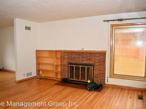 5th image of 3711 NE 49th St