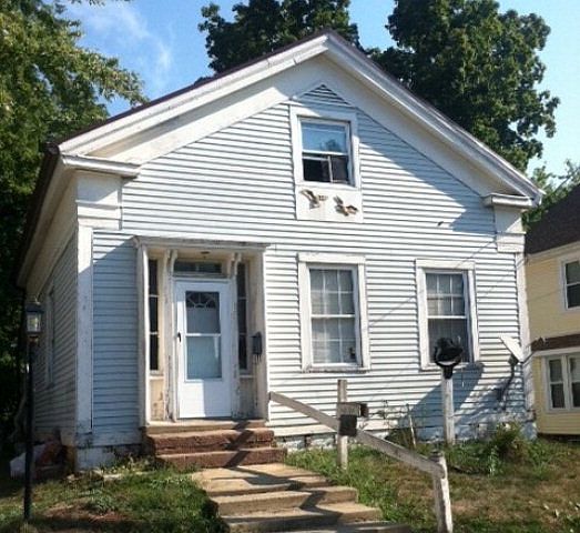 1st image of 454 E 4th St