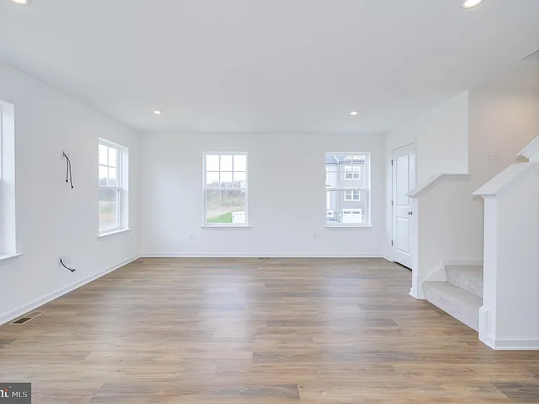 519 Fontana Cir — Photo 12