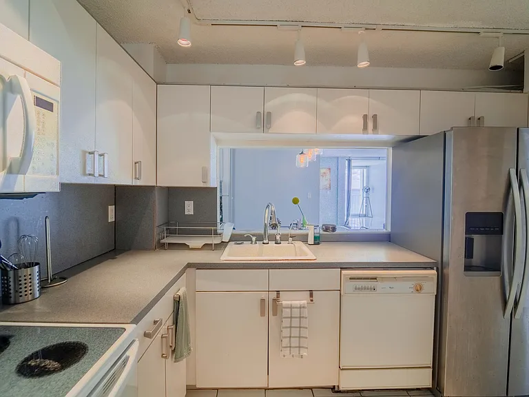 6450 Collins Ave #703 — Photo 6