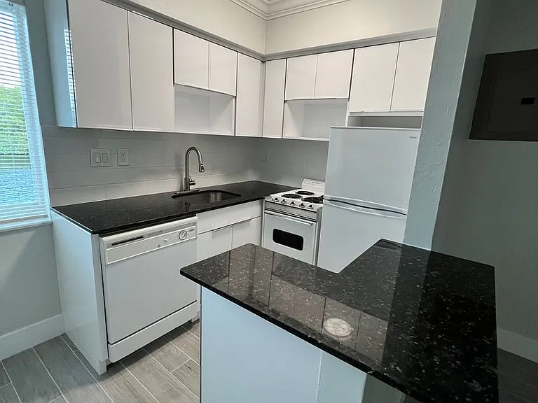 Riverview South Apartments — Photo 16