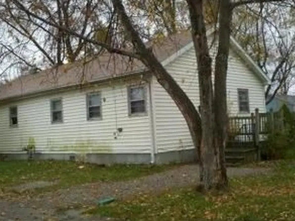 917 Virginia St, Port Clinton, OH 43452