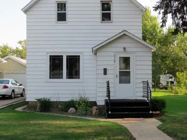 312 5th St SE, Rugby, ND 58368