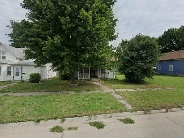 217 E Crawford St, Clay Center, KS 67432