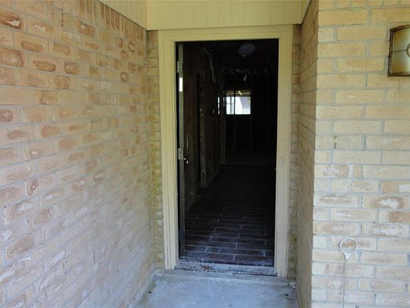 3rd image of 222 Chariot Ln