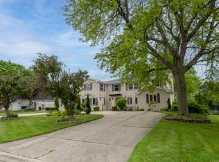 3745 Whirlaway Dr, Northbrook, IL 60062