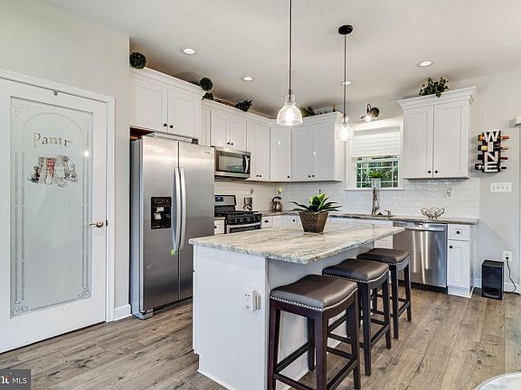 4th image of 6925 Rock Spring Pl