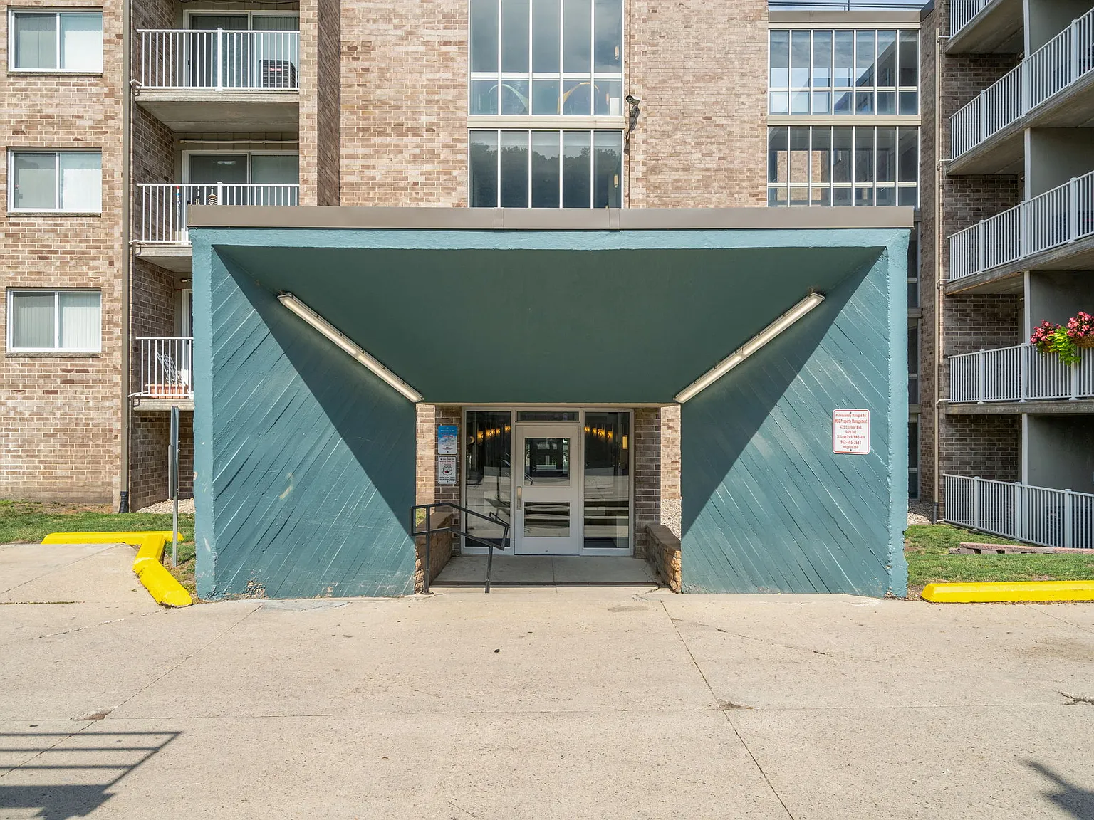 River Bluff Apartments — Photo 4