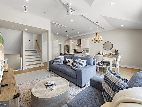 5th image of 2600 Long Beach Blvd #8