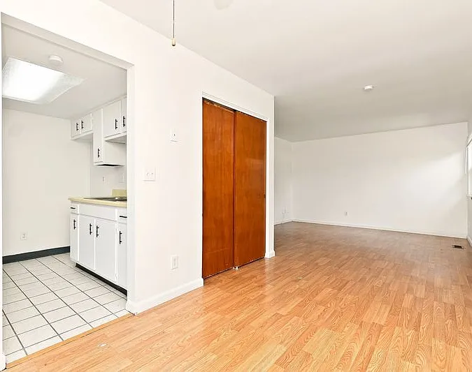 2 bed, 1.0 bath, $965 — Photo 4