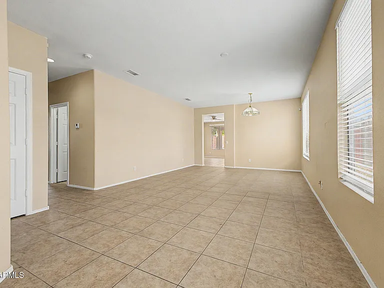 6622 W Golden Ln — Photo 7
