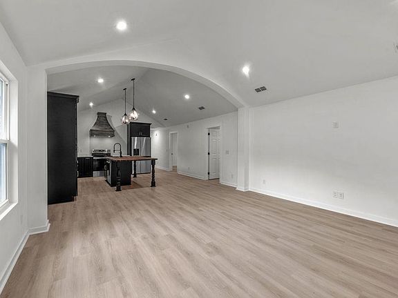 5th image of 602 N Stewart St