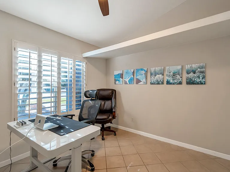 2072 W Harrison St — Photo 17