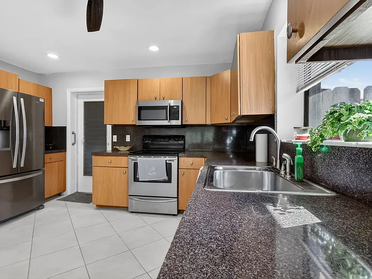 870 NW 32nd Ave — Photo 14