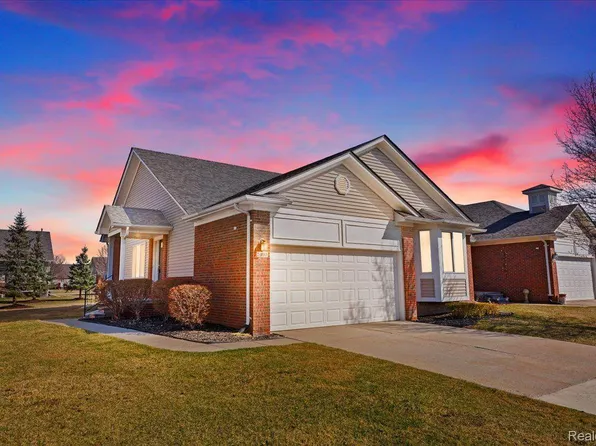 26037 Mariners Point, Chesterfield, MI 48051