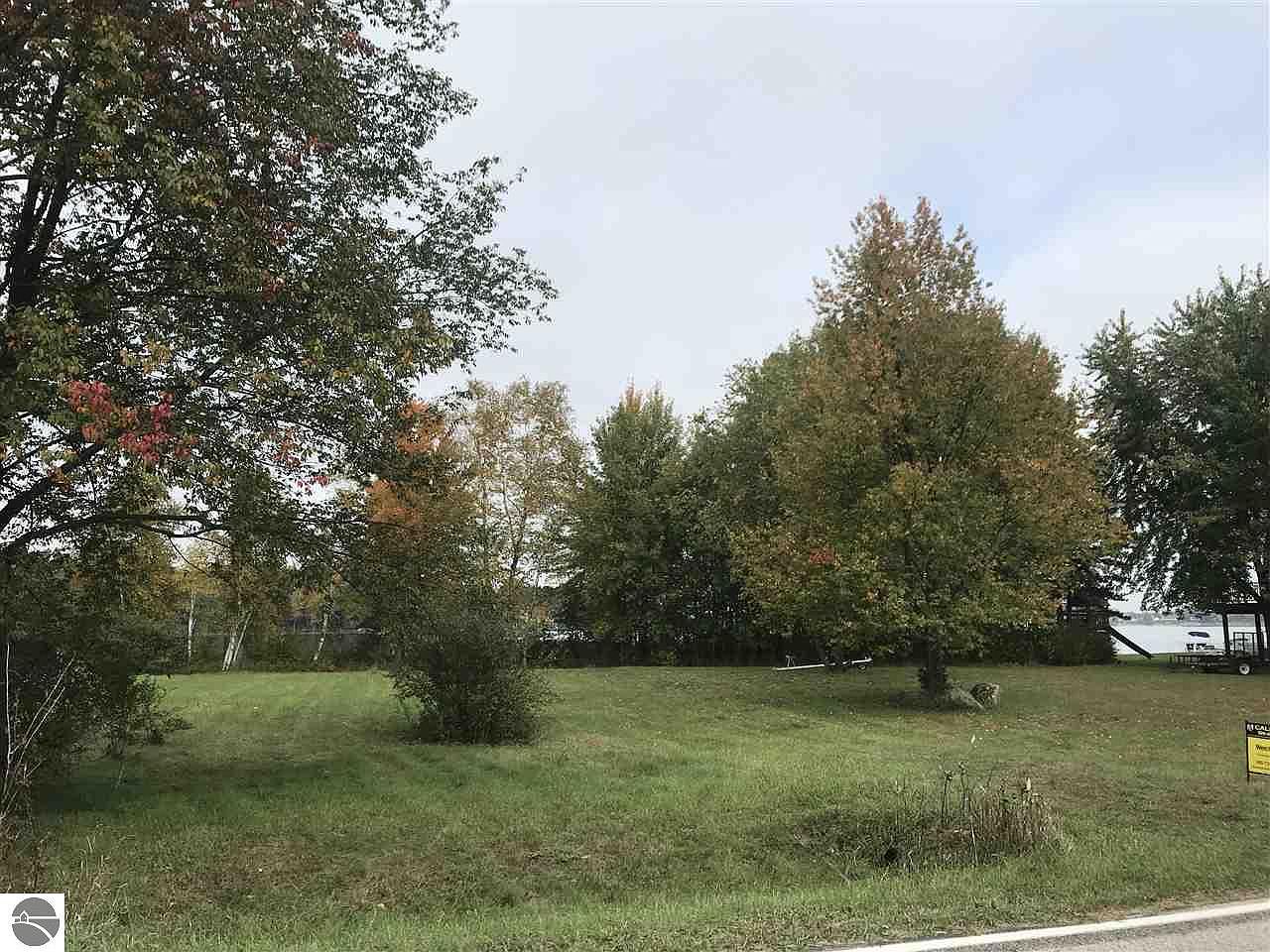 1242 Clubhouse Dr, Lake Isabella, MI 48893 Zillow